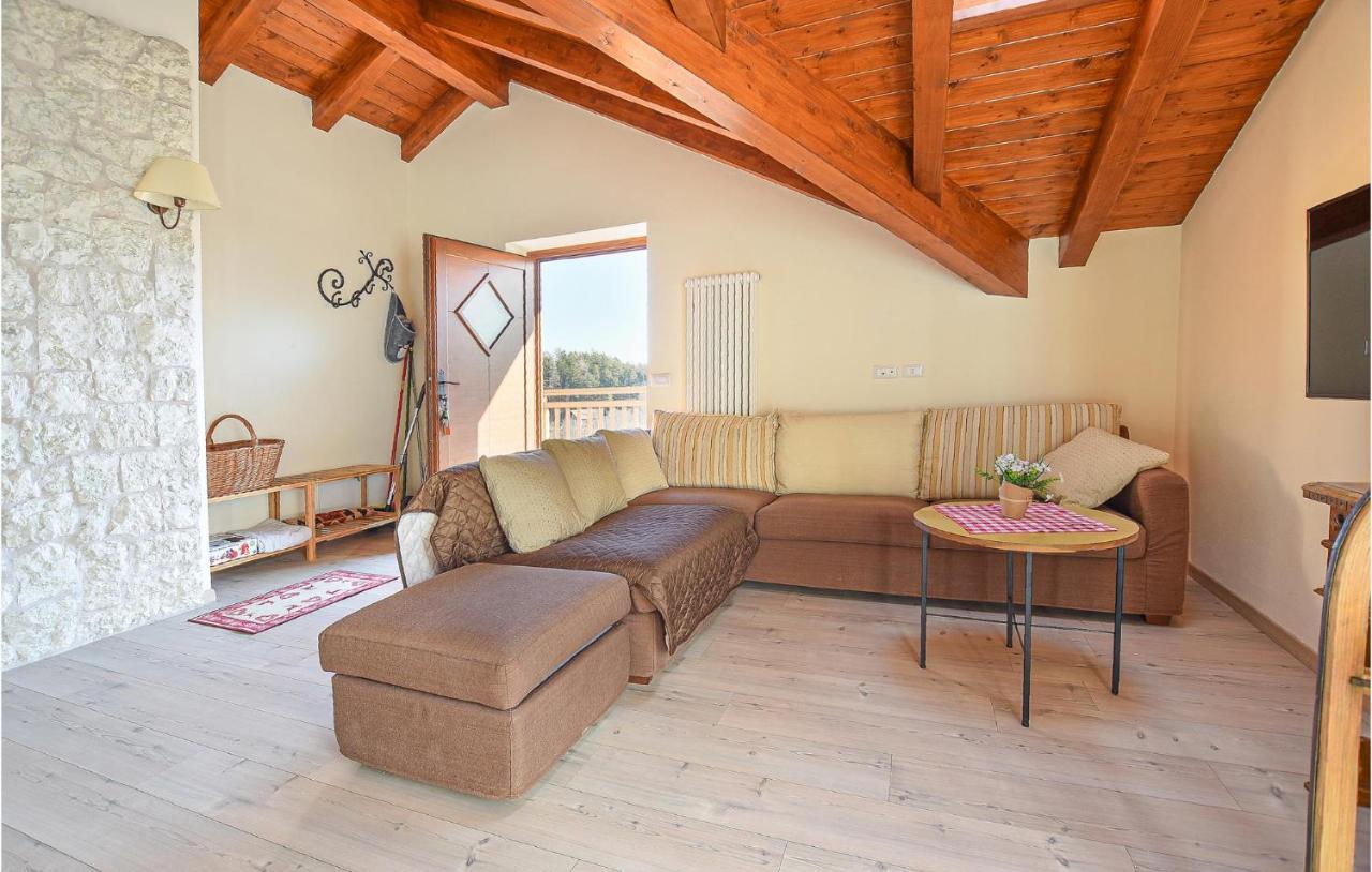2 Bedroom Beautiful In Holiday home *